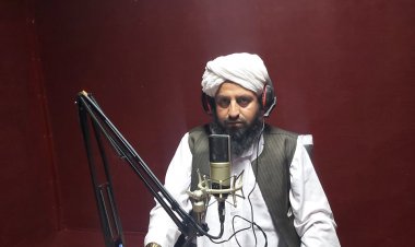 قرانې ملغلري : دینې خپرونه  هره ورځ یولس بجې په ژوندۍ بڼه کلیک یې کړي او وایې وري