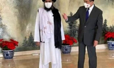 قطر کې د چین د بهرنیو چارو وزیر له طالب پلاوي سره خبرې کړي