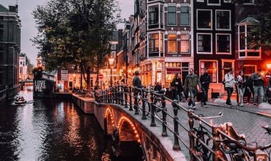 هالنډ کې ځینو خلکو د کرونا د مخنیوي پر نویو تدابیر اعتراض وکړ