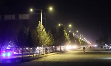 لښکرګاه ښاروالۍ د ښار په جادو کي شپني څراغونه نصب کړه.