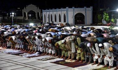 ارزګان مېشتي خلک: طالبان پر خلکو له سره لمونځونه تکراروي