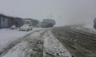 چارواکي: د سالنګ لویه لار د بار وړونکو موټرو پرمخ وتړل سوه