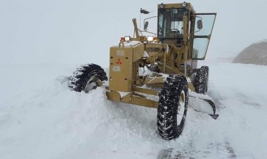 د درنې واورې له کبله د سالنګ لویه لار د لویو موټرو پرمخ بنده سوه