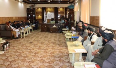 د یو شمېر نړیوالو مرستندویه موسساتو مسولینو له هلمند والي سره وکتل