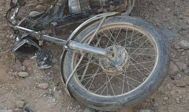 کندهار  هرات پر لویه لار ترافیکي پېښه کي دوه تنو ته مرګ ژوبله اوښتې ده.