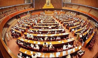 د پاکستان ولسمشر د عمران خان په غوښتنه پارلمان منحل کړ