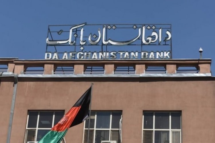 افغانستان بانک له بانکونو څخه د مامورینو د معاشونو په ایستلو محدودیت لیري کړ