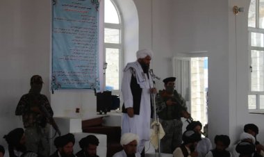 د هلمند ولایت مرستیال والي او  د سرحدونو او قبایلو چارو رئیس د ټولو ولسوالیو د قومي مشرانو سره ناسته وکړه!