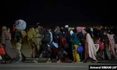 برېتانيا: يو کال کې مو ۲۱ زره افغانان برېتانيا ته لېږدولي دي