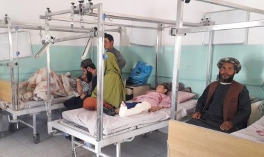 د جوزجان ـ بلخ پر لويه لاره د ترافیکي پېښې له امله درې تنه مړه سوي او اووه نور ټپيان سوي دي.