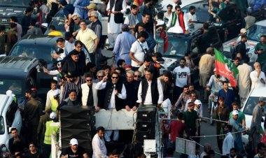 د عمران خان په مشرۍ ستر لاریون د اسلام اباد په لور خوځېدلی دی!