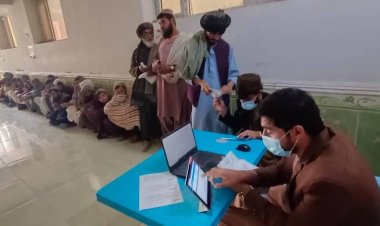 هلمند کې له جنګ ځپلو کورنیو سره نقدي مرسته وسوه.