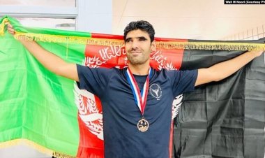 نابينا افغان لوبغاړي د لامبو وهلو يوه سيالۍ کې د سرو زرو مډال ګټلی