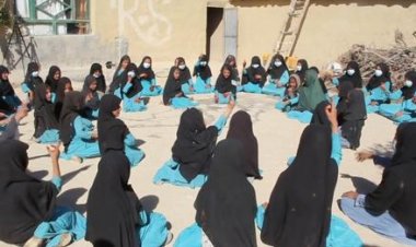 زابل  ولایت کې یوې مېرمنې لسګونه انجونو ته د زده کړو زمینه برابره کړې ده.