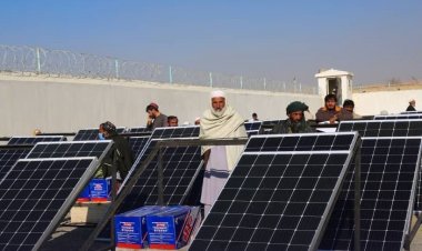 د ملګرو ملتونو عالي کمېشنرۍ کابل کې پر ۱۰۰ کورنيو سولر( لمریزې) تختې وېشلي دي.