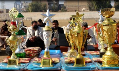 هلمند کې د غربي لښکري بازارعالي لیسې لخوا د ښوونځي ممتاز زده کوونکي وستایل سول.