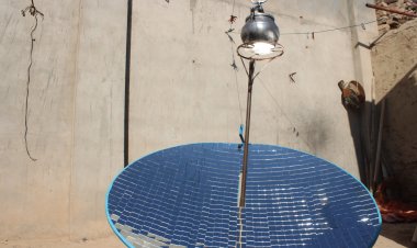 هلمند کې یو ځوان لمریز منقل جوړ کړی .