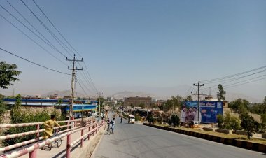 جلال اباد ښار څخه د موټرونو هډې ويستل کيږي او ښار ته د لويو موټرونو ننوتلو مخنيوی کيږي.