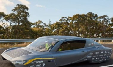 لمريز موټر؛ هېڅ ډول تيل او پټرولو ته اړتيا نه لري او د لمر په وړانګو زره کيلو متره مزل کوي .