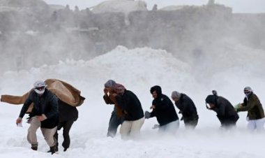 غور کې د واورې ورېدو له امله ټولې لارې د ترافيکو پر مخ تړل سوي دي