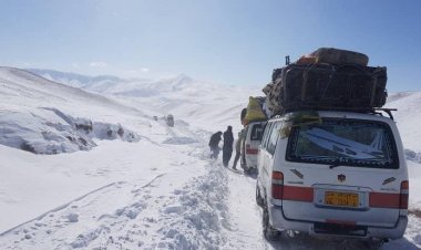 ځایي چارواکي د کابل – غور لویه لاره د سختې واورې له امله وتړل سوه.