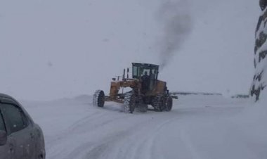 د دفاع وزارت: هغه لسګونه مسافر ژغورل سوي چي د سالنګ پر لویه لار واورو کې بند پاتي وه.