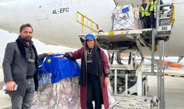 ‏د کورنيو چارو سرپرست وزیر  په افغانستان کې د اروپايي ټولني د پلاوي له رییسې رافيلا ایوډېس سره کتلي دي.