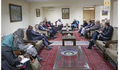 پخواني ولسمشر حامد کرزي د ملګرو ملتونو سرمنشي له مرستیالې امنه محمد او مل پلاوي سره کتلي دي.