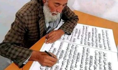 د سمنګان ولایت سیمه ییز چارواکي وايي چې په دې ولايت کې یوه تن په خپل لاس د قرآن کریم دوه نسخې لیکلي دي.