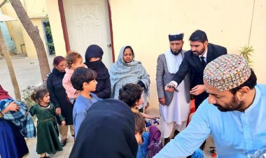 د پاکستان په کراچۍ ښار کې د افغانستان د کونسلګرۍ له لوري د یاد ښار په (سینټر جیل) زندان کې په هغو افغان بندیانو ته د ژمني توکي، ګرمې جامې او درمل وېشل سوي دي.