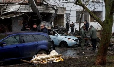 د اوکراین د کورنیو چارو وزیر په ګډون ۱۸ تنه د یوې چورلکې غورځېدو په پېښه کې وژل سوي دي.