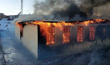 په پکتيکا کې د يوې مدرسې ودانۍ سوځېدلې