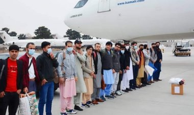 دفاع وزارت وايي، هغه ۲۰ تنه زده کړیالان  بېرته هېواد ته راستانه سول چې په هند کې یې نظامي زده کړې پای ته رسولې وې.