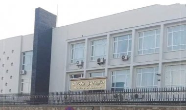 ماليې وزارت وايي، ‏د ‎افغانستان په تاریخ کې د لومړي ځل لپاره د هېواد له ګمرکونو څخه ۱۰۰میلیارده افغانۍ ‎عواید راټول سوي.