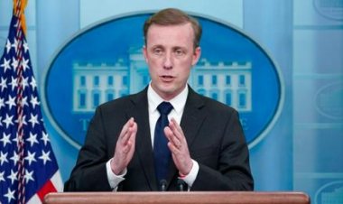 سپینه ماڼۍ: روسیې ته د چین له خوا د وژونکو مرستو برابرول به جدي پایلې ولري