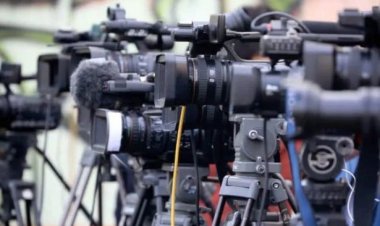 تېر کال په هېواد کې د مالي ستونزو له کبله اووه راډیوګانې، دوه ټلوېزیونونه او یو خبري خبري اژانس تړل سوي