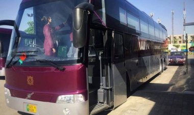 افغان او پاکستاني چارواکو د جلال‌ اباد - پېښور تر منځ د مسافر وړونکو بسونو د تګ‌ راتګ هوکړه کړې