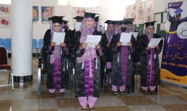 په نورستان کې د سويډن کمېټې په مالي ملاتړ ۱٦ قابله ګانې له ۲٦ مياشتو زده کړو وروسته فارغې سوې