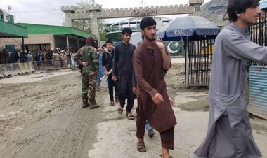 د پاکستان بېلابېلو سیمو بند خونو څخه ۴۹ افغانان خوشي او تورخم کې مسئولینو ته وسپارل سول.