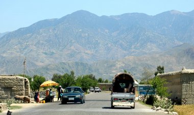 جلال اباد د ننګرهار ولایت مرکز او د افغانستان په ختيځ کې پروت سوداګریز ښار دی.