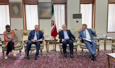 په ملګرو ملتونو کې د متحده عربي اماراتو سفیرې لانا نصیبه د یوناما له مشرې روزا اوتونبایوا او په ملګرو ملتونو کې د جاپان له دایمي استازې ایشیکان کیمی هیرو سره کتلي .