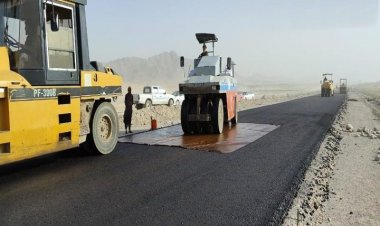 د زابل د ټولګټو ریاست مسوولین وايي، چې د دغه ولایت په مربوطاتو کې د کابل- کندهار د لويې لارې د بیارغونې چارې په معیاري توګه دوام لري