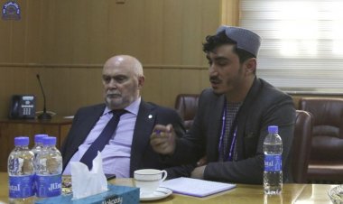 د افغانستان بانک سرپرست د ملګرو ملتونو سازمان له همغږي کوونکي فریدون سینیرلي اوغلو سره په لیدنه کې غوښتي چې نړۍوالې تولنې ته د افغانستان د واقعي تحولاتو په هکله یو راپور وړاندې کړي