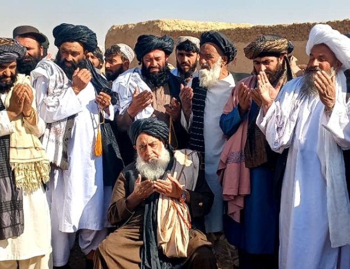 هلمند کې د ۴۶ کیلومتره سړک د جوړولو چارې پیل سوې