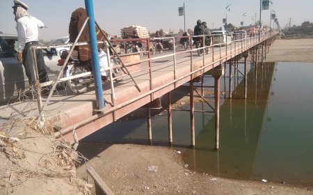 د هلمند مرکز لښکرګاه ښار سیند باندي جوړسوي پل سره خلک په ستونزو کې دي .